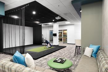 Golf Simulatorat Kellogg Square, St. Paul, MN